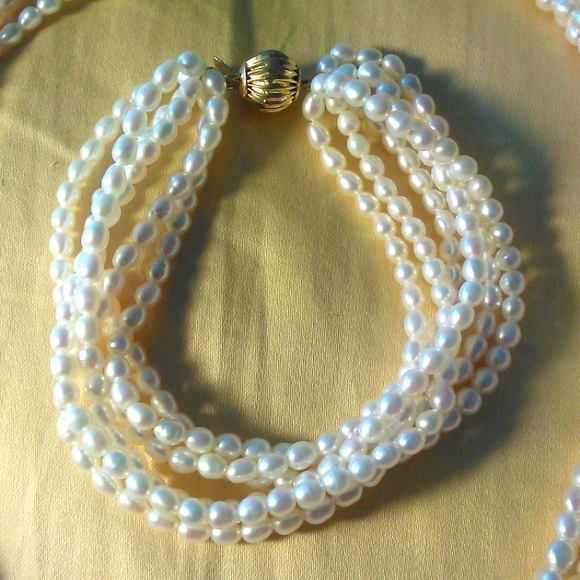BNWOT VINTAGE ( NECKLACE, BRACELET) AUTHENTIC PEARL SET W/ UNIQUE BALL CLASP - Picture 2 of 6